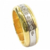Aliança em Ouro Amarelo e Branco Personalizado com 8 brilhantes na feminina.
